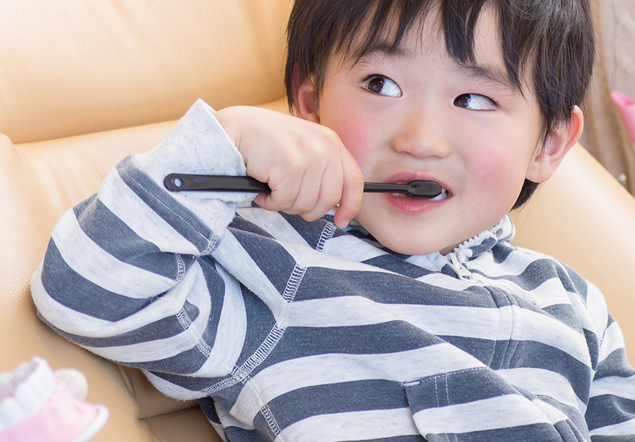 お子さんには将来を見据えて指導や治療を行います